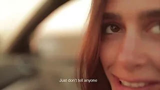 Хүртэл холбоотой Шаргал sucks хойлог байхад Түүний ард авдаг fucked гэхэд секс машин