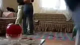 Stepdaughter шунахай авч, stepmom нь Түүний найз залуу нь тахиа хуваалцсан биш үү