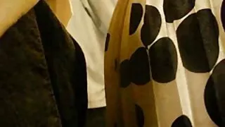 Сайхан охин undressed хошигнож та дээр ор