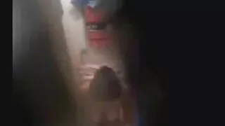 Сайхан илжиг нь охин Түүний хөл нь хайртай нэг нь тахиа унтраах jerks