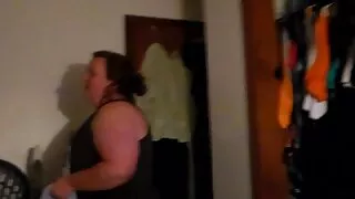 Нүцгэн охин sucks намайг хойлог нуур дээр өгч, өөрийгөө сайн арчилсан pussy