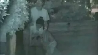 Цагаан Гичий нь хар хүний урт хар тахиаг эсэргүүцэж чадахгүй байв
