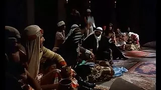 Шахдаг хүн галзуугийн буржгар mulatto ойролцоо усан сан нь Түүний асар их хойлог