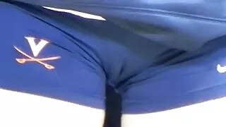 Guy fucks охин дээр голын эрэг