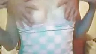 Сахалтай хулгайч fucks хоолны дуршил шаргал түүний pussy