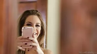 Залуу stepdaughter авдаг өшөө stepmom fucks stepdad